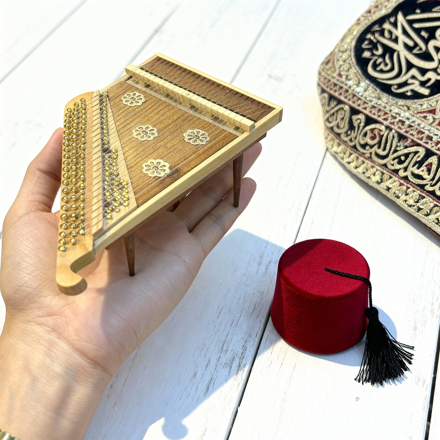 تمثال قانون خشبي مصنوع يدويًا على الطراز المصري