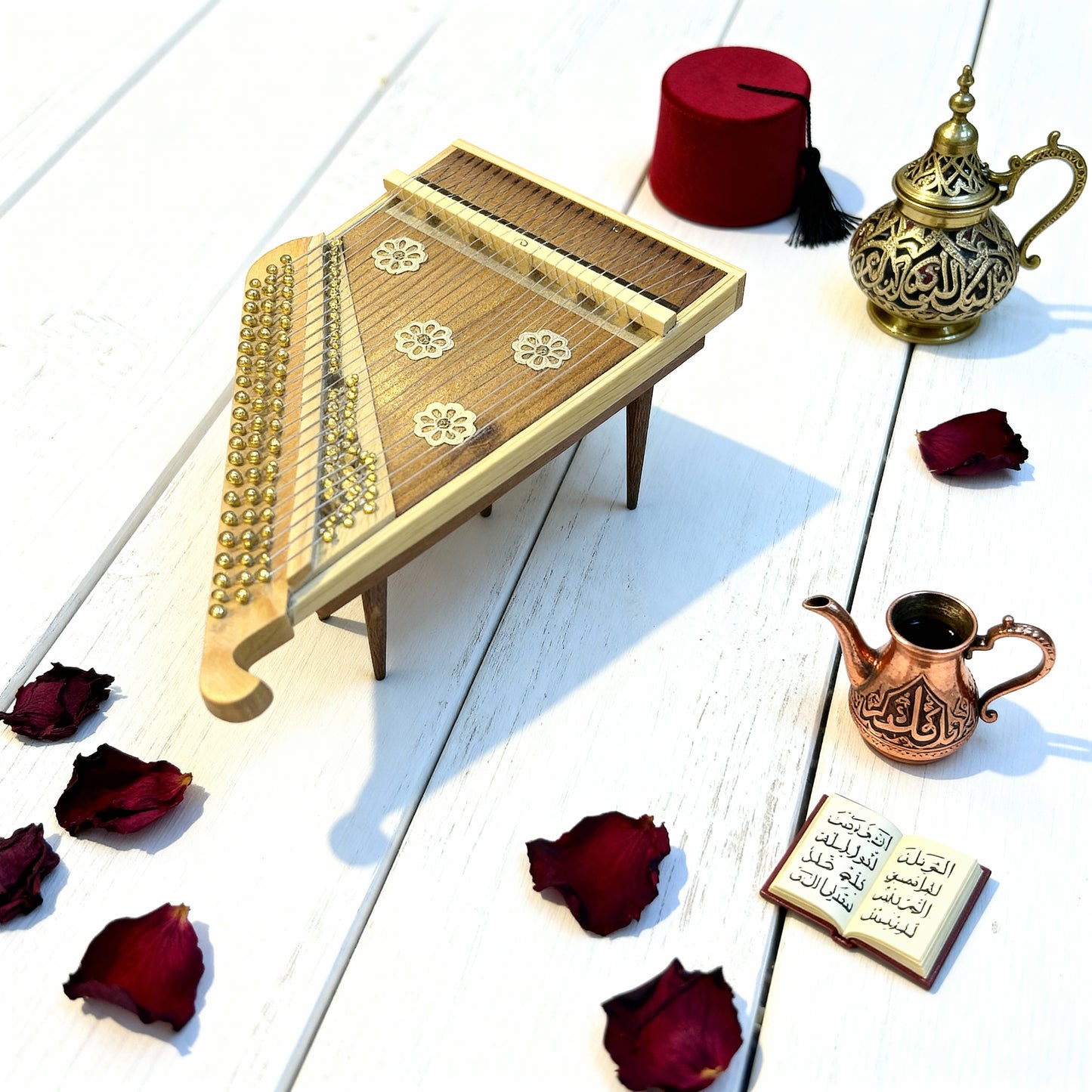 تمثال قانون خشبي مصنوع يدويًا على الطراز المصري