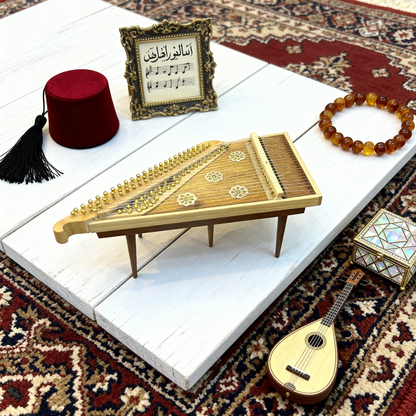 تمثال قانون خشبي مصنوع يدويًا على الطراز المصري