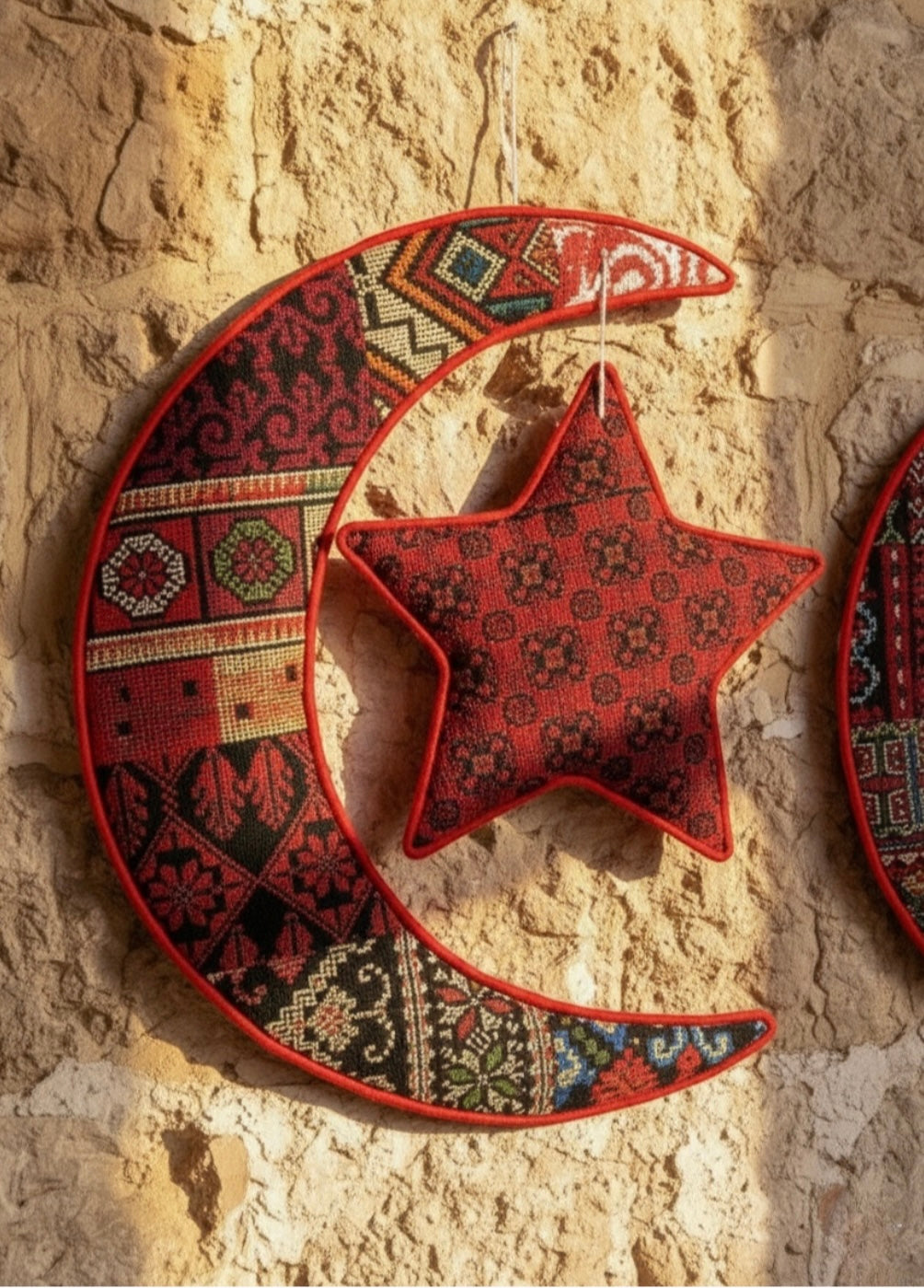 Handmade Crescent & Star Tatreez Wall Hanging – Ramadan 2026 Islamic Home Decor, Eid Mubarak Ornament