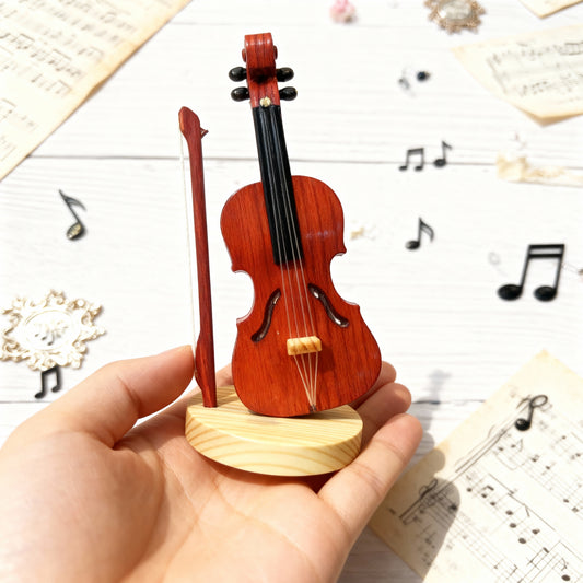 تمثال كمان خشبي مصنوع يدويًا