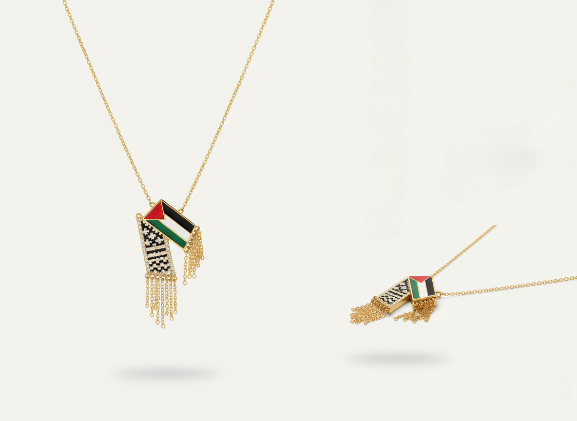 قلادة ذهبية مع وشاح فلسطين