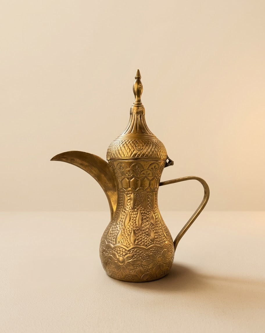 Handcrafted Traditional Brass Dallah — Luxury Eastern Coffee Pot Display Centerpiece